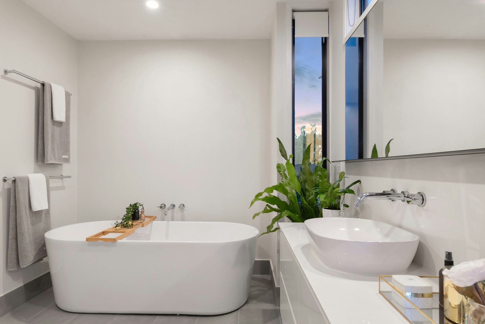 Baño reformado con ducha y mampara